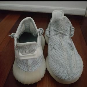 Yeezy Boost 350 V2 Light Cream Knit Sneakers